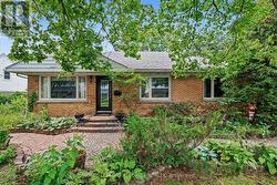 2076 NIAGARA DRIVE  Ottawa, ON K1H 6H1