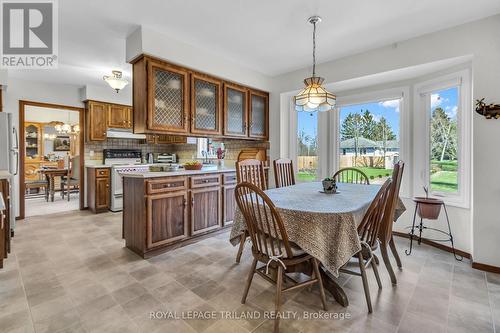 5257 Cliff Road, Lambton Shores, ON - Indoor Photo Showing Dining Room