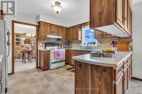 5257 Cliff Road, Lambton Shores, ON - Indoor Photo Showing Kitchen