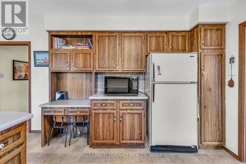 5257 Cliff Road, Lambton Shores, ON - Indoor Photo Showing Kitchen