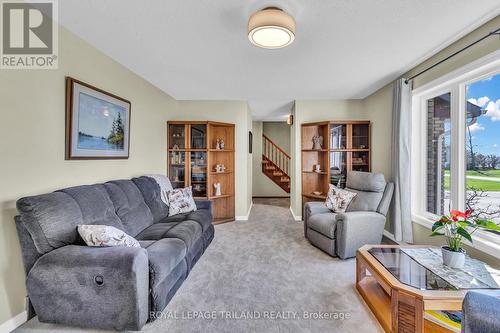 5257 Cliff Road, Lambton Shores, ON - Indoor Photo Showing Living Room