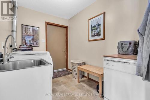 5257 Cliff Road, Lambton Shores, ON - Indoor Photo Showing Kitchen