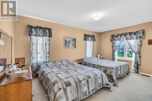 5257 Cliff Road, Lambton Shores, ON - Indoor Photo Showing Bedroom