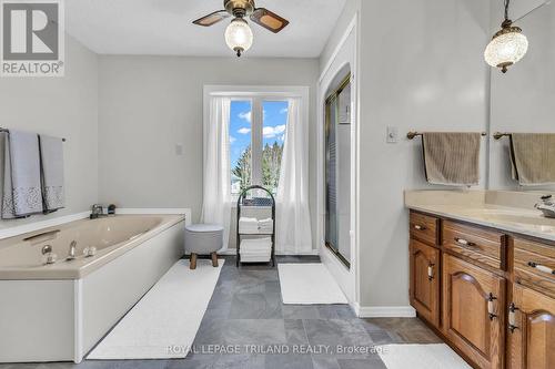 5257 Cliff Road, Lambton Shores, ON - Indoor Photo Showing Bathroom