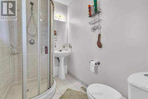 5257 Cliff Road, Lambton Shores, ON - Indoor Photo Showing Bathroom