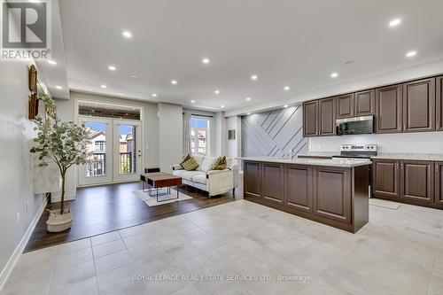 486 Silver Maple Road, Oakville, ON - Indoor Photo Showing Kitchen With Upgraded Kitchen