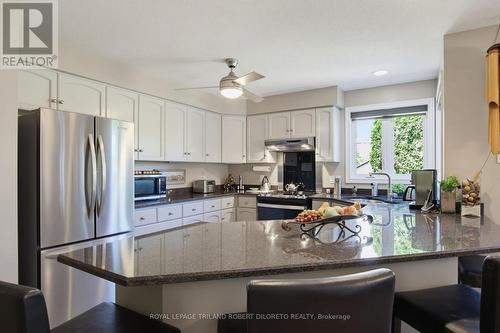 9989 Oxbow Drive, Middlesex Centre (Komoka), ON - Indoor Photo Showing Kitchen With Double Sink
