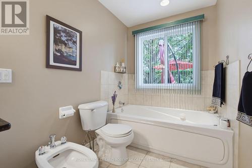 primary ensuite - 9989 Oxbow Drive, Middlesex Centre (Komoka), ON - Indoor Photo Showing Bathroom
