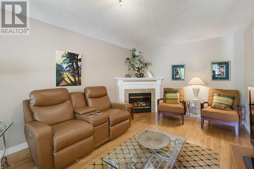 9989 Oxbow Drive, Middlesex Centre (Komoka), ON - Indoor Photo Showing Living Room With Fireplace