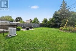 Large Fenced yard - 