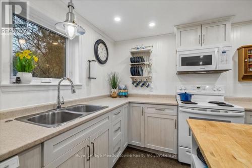 11024 First Line Nassagaweya, Milton (Moffat), ON - Indoor Photo Showing Kitchen With Double Sink