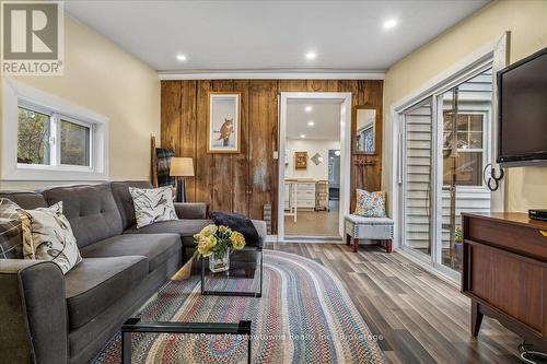 11024 First Line Nassagaweya, Milton (Moffat), ON - Indoor Photo Showing Living Room
