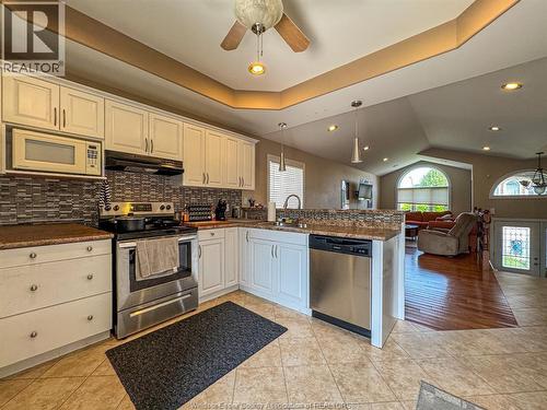 4583 Helsinki, Windsor, ON - Indoor Photo Showing Kitchen