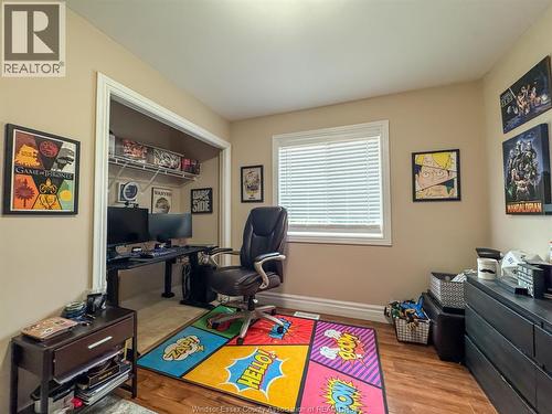4583 Helsinki, Windsor, ON - Indoor