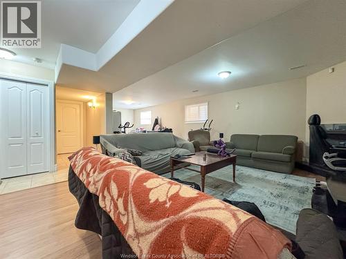 4583 Helsinki, Windsor, ON - Indoor Photo Showing Living Room
