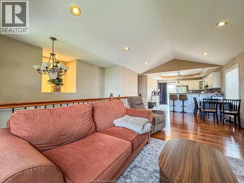 4583 Helsinki, Windsor, ON - Indoor Photo Showing Living Room