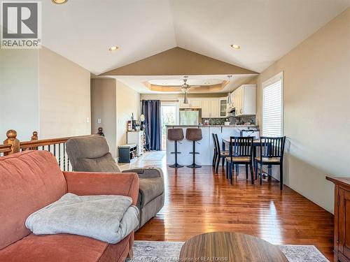 4583 Helsinki, Windsor, ON - Indoor Photo Showing Living Room