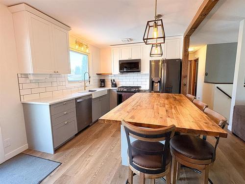 54 Darrach Bay, Brandon, MB - Indoor Photo Showing Kitchen