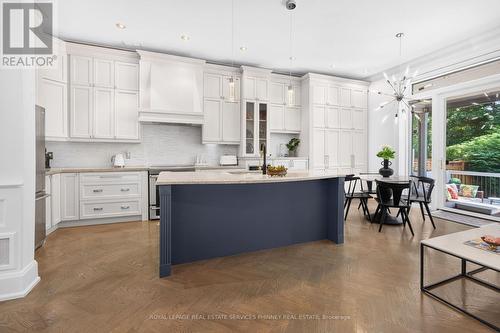245 Florence Avenue, Toronto, ON - Indoor Photo Showing Kitchen With Upgraded Kitchen