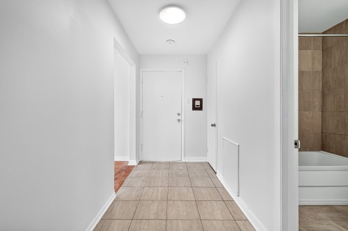 Passageway - 12A-4761 Boul. Henri-Bourassa E., Montréal (Montréal-Nord), QC - Indoor Photo Showing Other Room