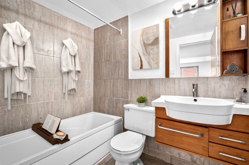 Bathroom - 9-4761 Boul. Henri-Bourassa E., Montréal (Montréal-Nord), QC - Indoor Photo Showing Bathroom