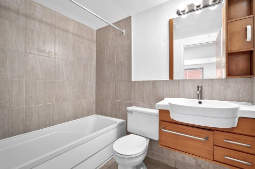 Bathroom - 9-4761 Boul. Henri-Bourassa E., Montréal (Montréal-Nord), QC - Indoor Photo Showing Bathroom