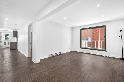 Living Room - 9-4761 Boul. Henri-Bourassa E., Montréal (Montréal-Nord), QC - Indoor