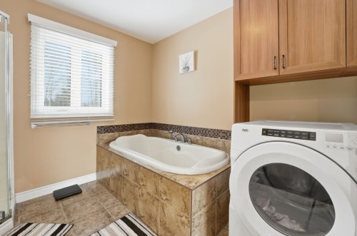 Salle de bains - 2110 10E Rue, Saint-Georges, QC - Indoor Photo Showing Laundry Room