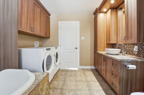 Salle de bains - 2110 10E Rue, Saint-Georges, QC - Indoor Photo Showing Laundry Room