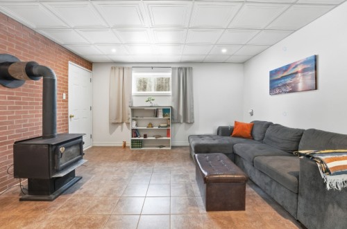 Salle familiale - 2110 10E Rue, Saint-Georges, QC - Indoor With Fireplace