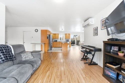 Salon - 2110 10E Rue, Saint-Georges, QC - Indoor Photo Showing Living Room