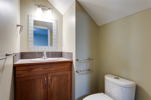 860 Glenwood Avenue, Kelowna, BC - Indoor Photo Showing Bathroom
