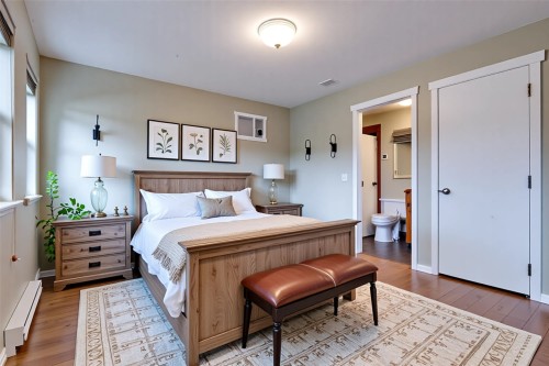 860 Glenwood Avenue, Kelowna, BC - Indoor Photo Showing Bedroom