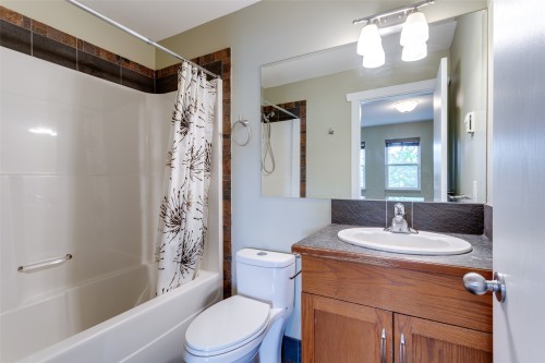 860 Glenwood Avenue, Kelowna, BC - Indoor Photo Showing Bathroom