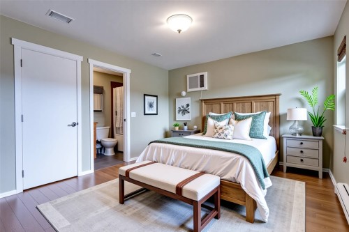 860 Glenwood Avenue, Kelowna, BC - Indoor Photo Showing Bedroom