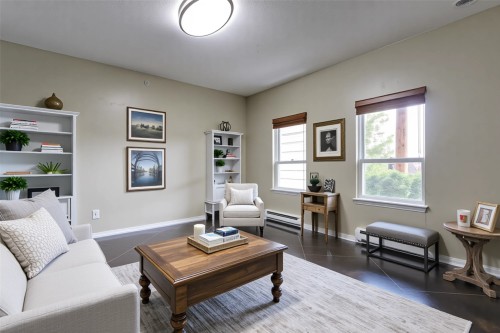 860 Glenwood Avenue, Kelowna, BC - Indoor Photo Showing Bedroom