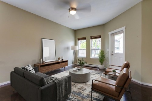 860 Glenwood Avenue, Kelowna, BC - Indoor Photo Showing Living Room
