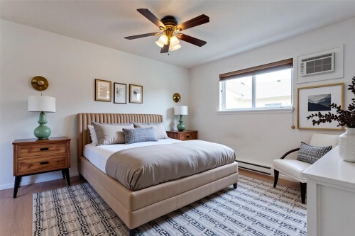 860 Glenwood Avenue, Kelowna, BC - Indoor Photo Showing Bedroom