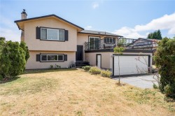 1521 San Juan Ave Saanich, BC V8N 2L4