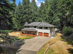 418 Quail Pl Highlands, BC V9B 6G2