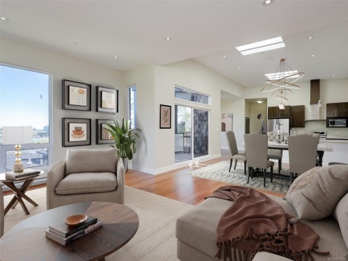#302-6981 East Saanich Rd  Central Saanich, BC V8Z 5Z2