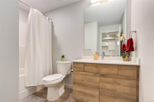 #310-4830 Cedar Ridge Pl, Nanaimo, BC - Indoor Photo Showing Bathroom