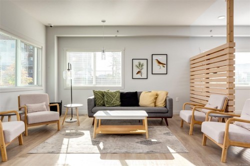 #310-4830 Cedar Ridge Pl, Nanaimo, BC - Indoor Photo Showing Living Room