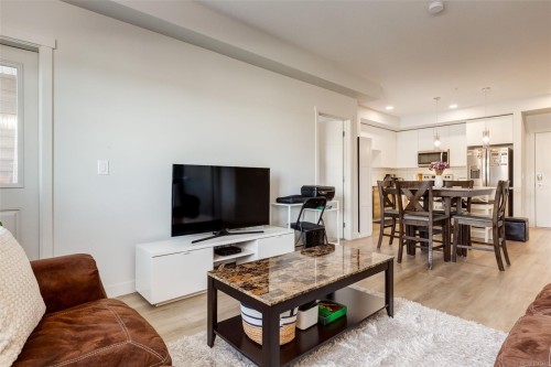 #310-4830 Cedar Ridge Pl, Nanaimo, BC - Indoor Photo Showing Living Room
