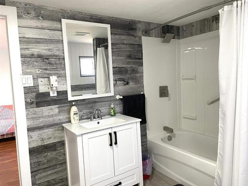 533 Sheen Street, Summerside, PE - Indoor Photo Showing Bathroom