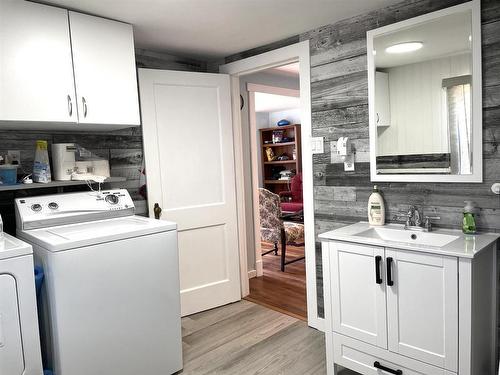 533 Sheen Street, Summerside, PE - Indoor Photo Showing Laundry Room