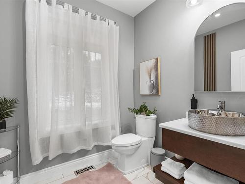 3224 203 Highway, Middle Ohio, NS - Indoor Photo Showing Bathroom