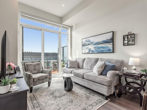 1205-100 Eagle Rock Way, Vaughan, ON - Indoor Photo Showing Living Room