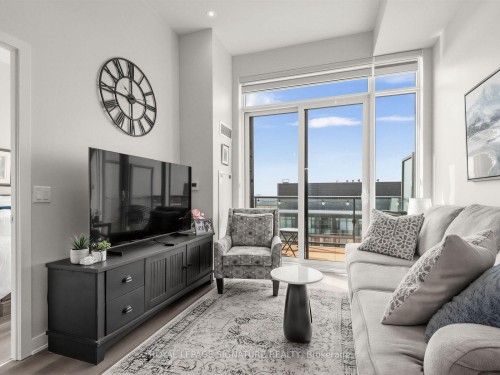 1205-100 Eagle Rock Way, Vaughan, ON - Indoor Photo Showing Living Room