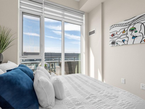 1205-100 Eagle Rock Way, Vaughan, ON - Indoor Photo Showing Bedroom